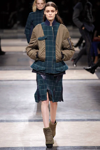 Look 10